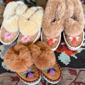 SHEEPSKIN SLIPPERS