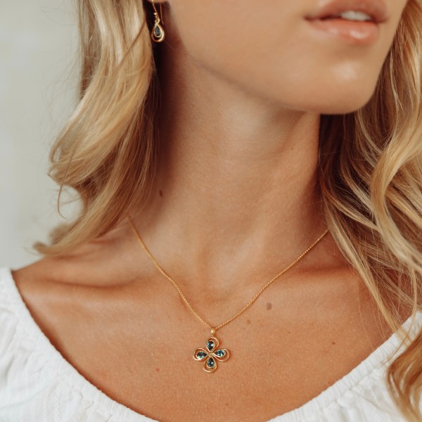 Lucky Clover Pendant with blue topaz