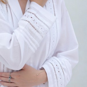 Salvdor Long sleeve organic cotton pyjamas, white with lace trim