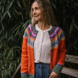 Alpine Short Cardigan in Bellarose
