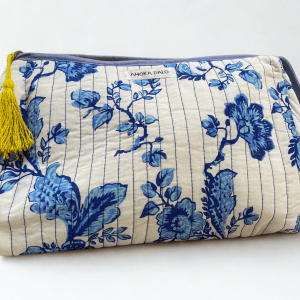 St I gancio Washbag, white with blue flowers