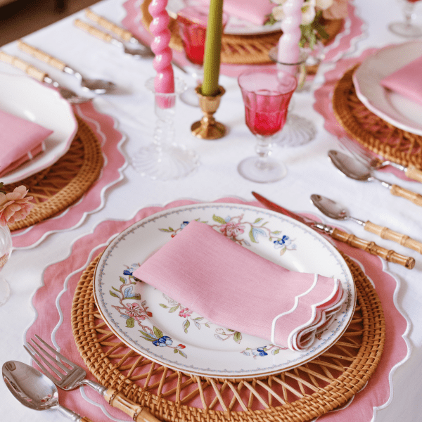 Set of 4 - Linen Scalloped Edged Napkins - Pink