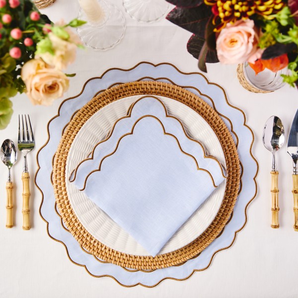 Set of 4 - Linen Scalloped Edged Placemats - Baby Blue