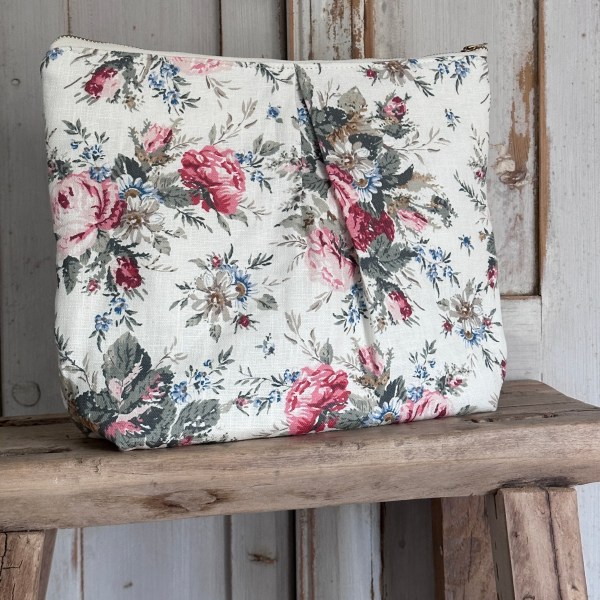 Constance large waterproof lined wash bag