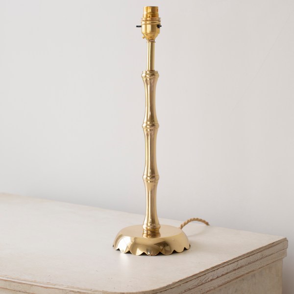 Brass bamboo lamp with scalloped base