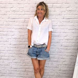 pretty white linen blouse & blue denim shorts