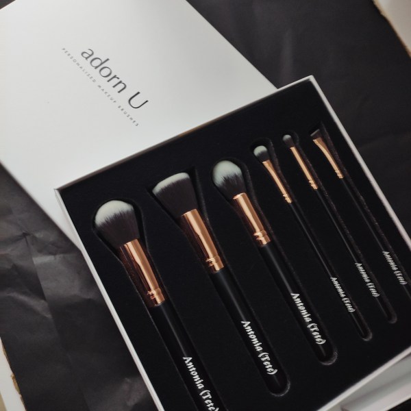 Adorn U 'The Signature Set' - Elegant Personalised (Engraved) Makeup Brushes