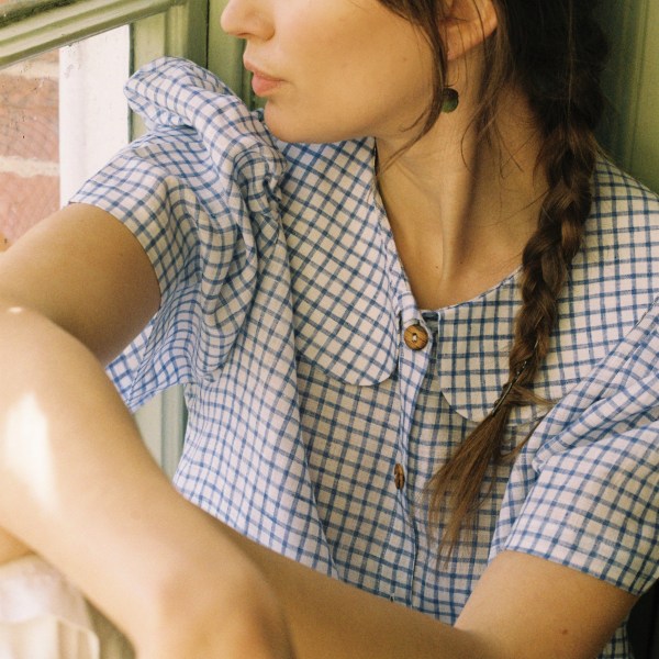 ma lin frances cropped linen blouse blue